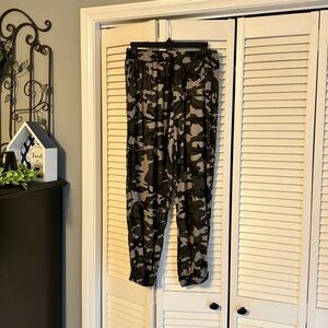Know One Cares Camouflage Jogger Pants SZ LG